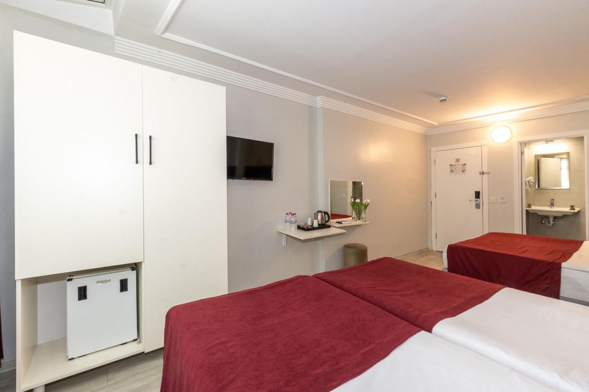 Istanbul Holiday Hotel Otel 3*